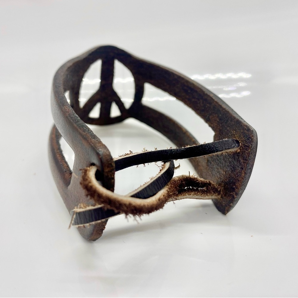Mexican Artisan Handmade Hand Painted Brown Peace Sign Leather Cuff Braclet - Picture 4 of 4
